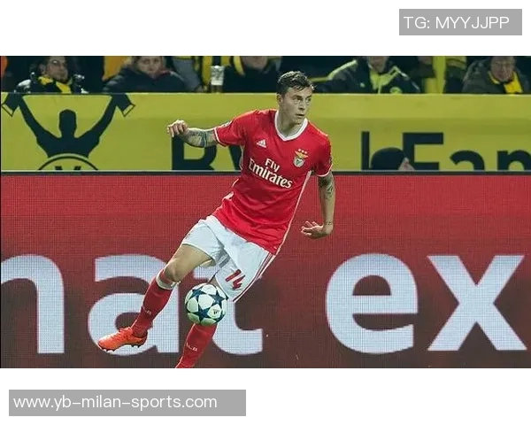 马卡分析吉梅内斯复出后防线组合的稳定性与潜力